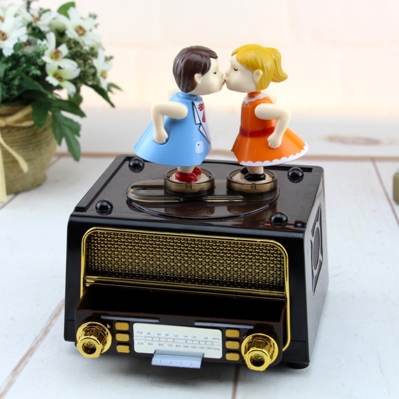 1Set Couple Kiss Music Box Bir - Snow Globe Musical ulasan dan harga